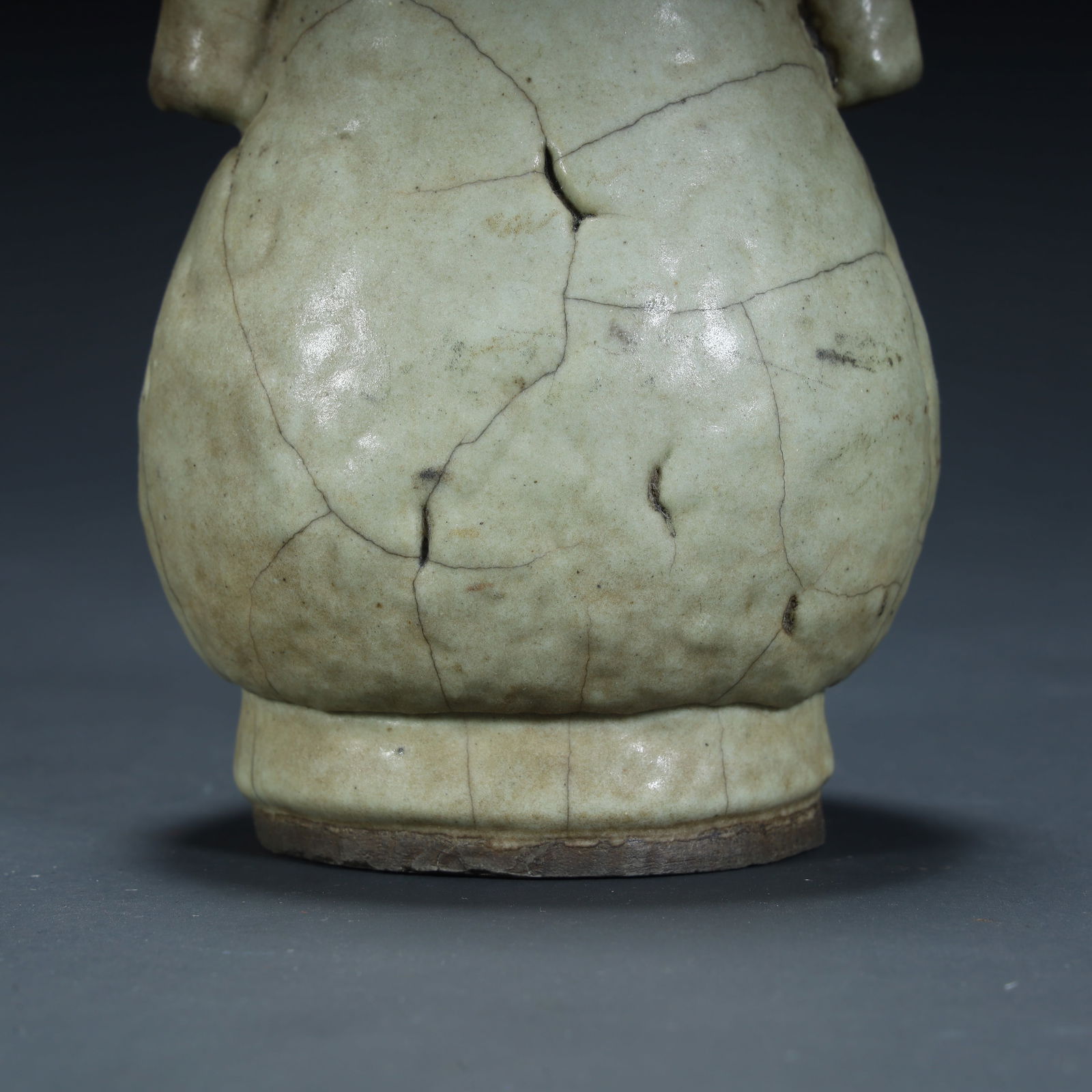 A Qing Dynasty celadon "bionic amphora" - 9