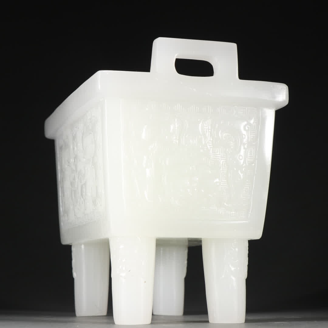 A Qing Dynasty gluttonous pattern tripod - 3