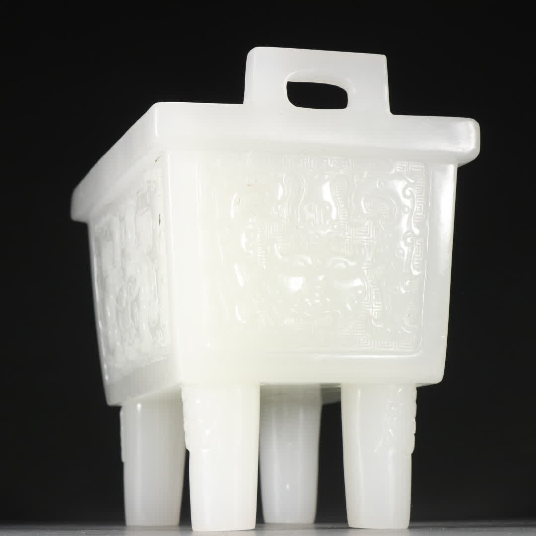 A Qing Dynasty gluttonous pattern tripod - 6