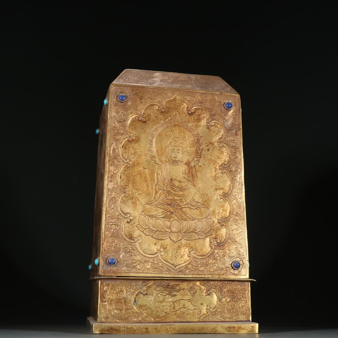 A Qing Dynasty copper gilt Buddha pattern lid box: Qing Dynasty copper gilt Buddha pattern lid box SIZE: H:24cm W:14cm W:1303.3g (The Dimensions Of All Batches Are Manually Measured.If You Need More Detailed Information, Please Contact Our Customer Se