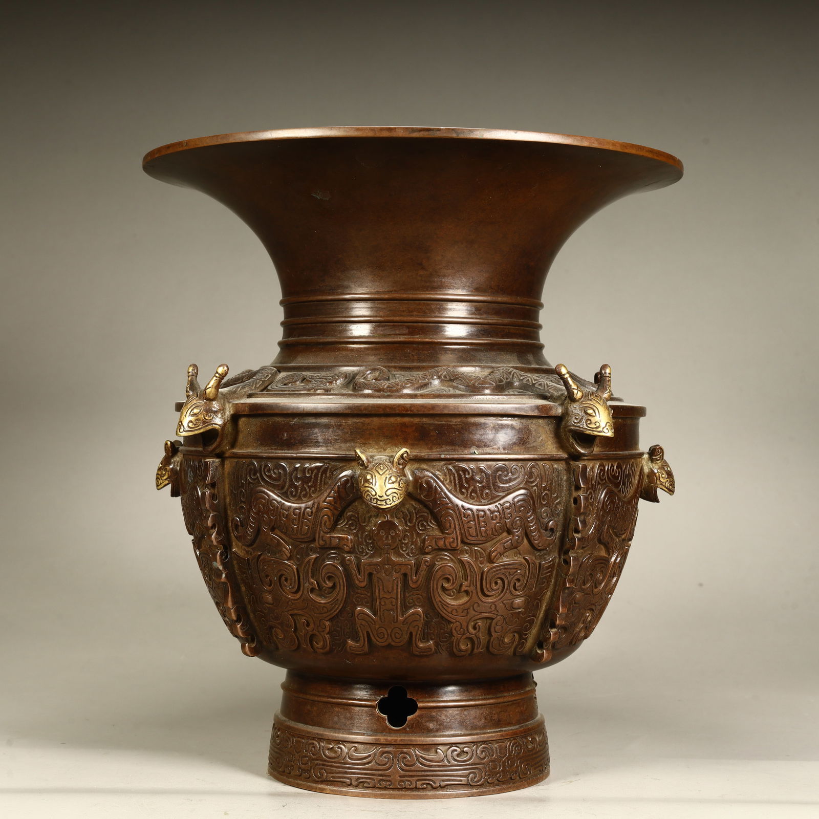 A Qing Dynasty copper antique statue (1 of 10)