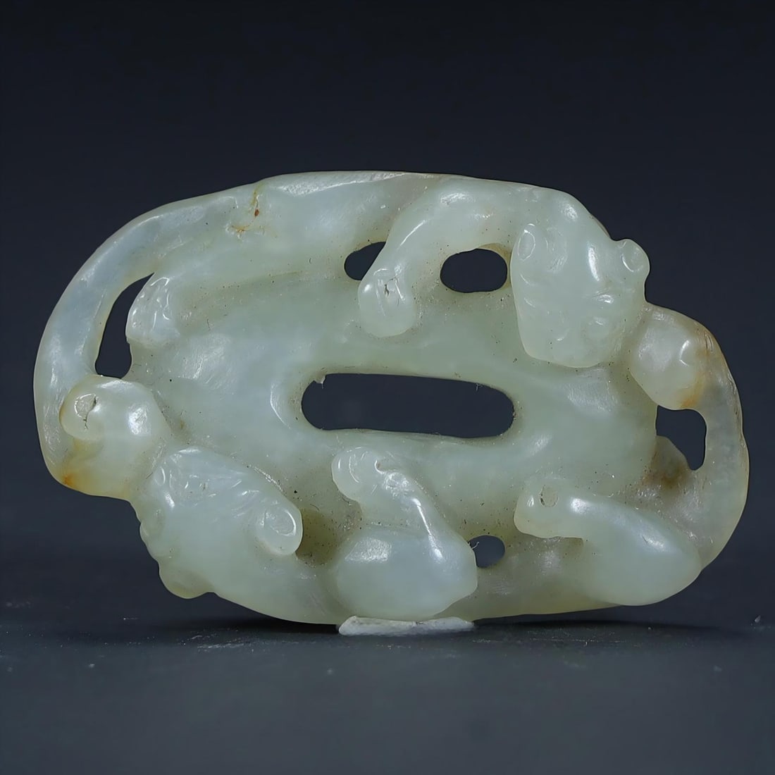 A Qing Dynasty Hetian jade "Shuanghuan" carving (1 of 8)