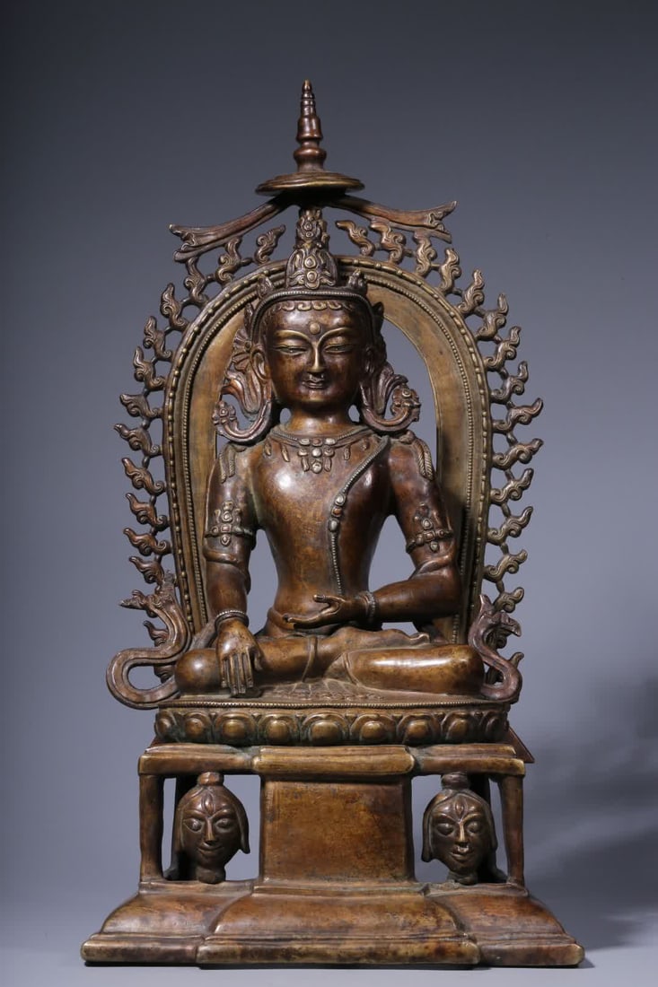 A seated statue of Guanyin in the Qing Dynasty alloy copper and silver (1 of 11)
