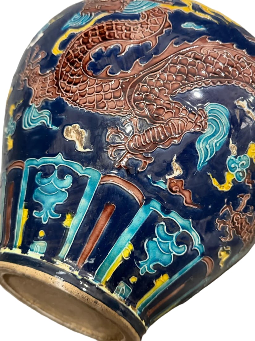 A large Ming Dynasty enamel dragon pattern jar - 6