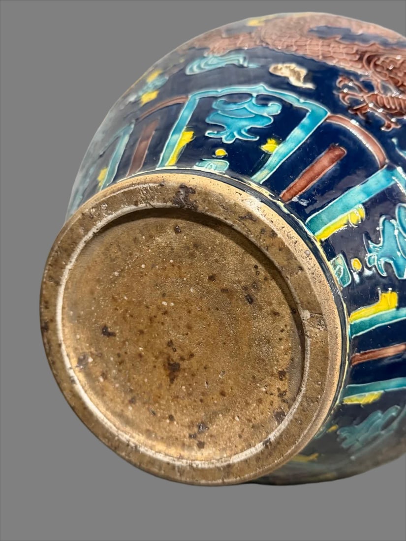 A large Ming Dynasty enamel dragon pattern jar - 7