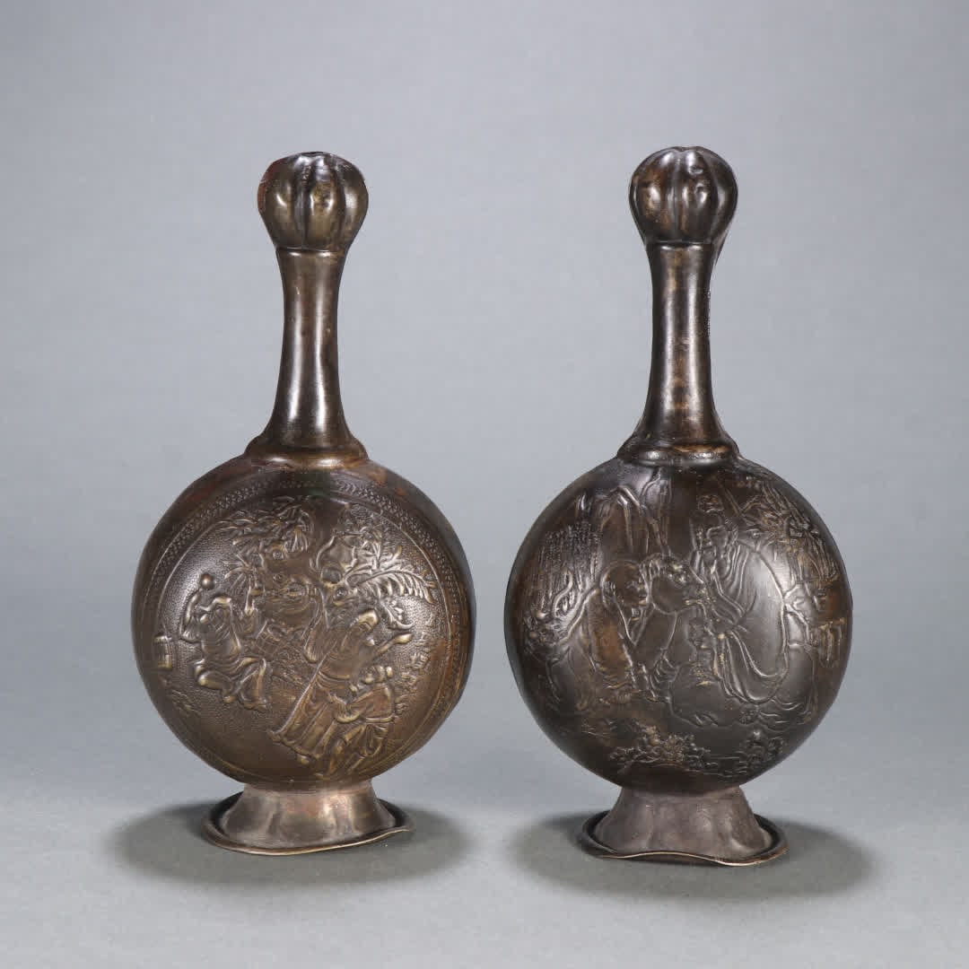 A pair of Qing Dynasty silver engraved character picture stories garlic bottles (1 of 9)