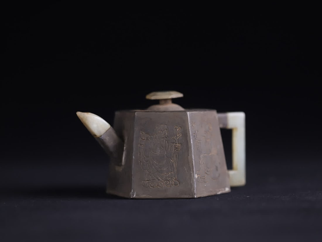 A Qing Dynasty purple sand inlaid jade figure pattern square pot: Qing Dynasty purple sand inlaid jade figure pattern square pot with purple sand as the main body of the pot body (retaining the characteristics of purple sand breathable and suitable for tea) Inlaid w