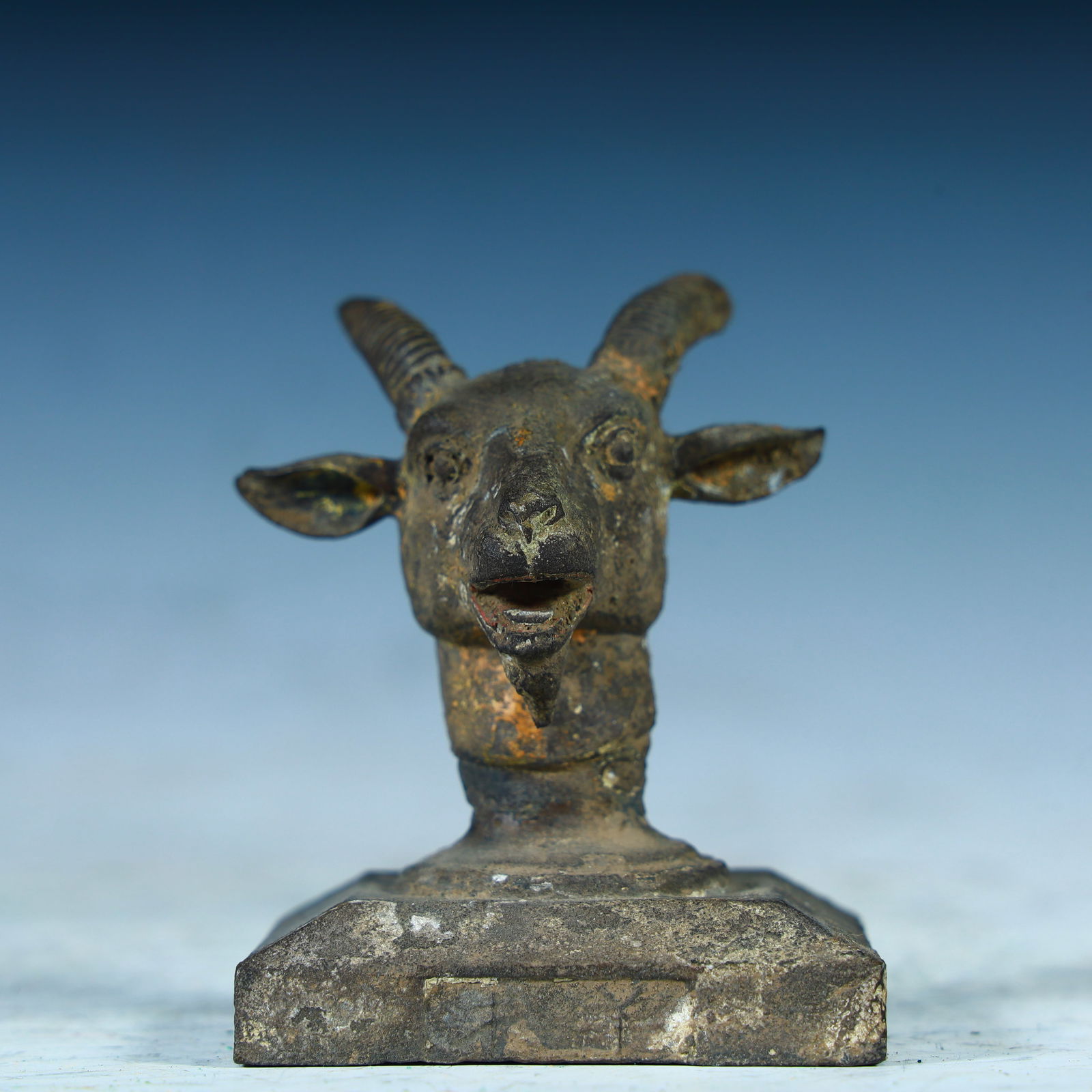 A Tang Dynasty copper painted sheep's head seal: Tang Dynasty copper painted sheep's head seal SIZE: H:6cm L:5.3cm W:5.2cm W:395.2g (The Dimensions Of All Batches Are Manually Measured.If You Need More Detailed Information, Please Contact Our Custom