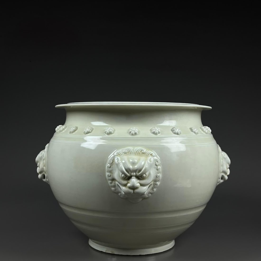 A Song Ding kiln lion head drum nail jar (1 of 9)