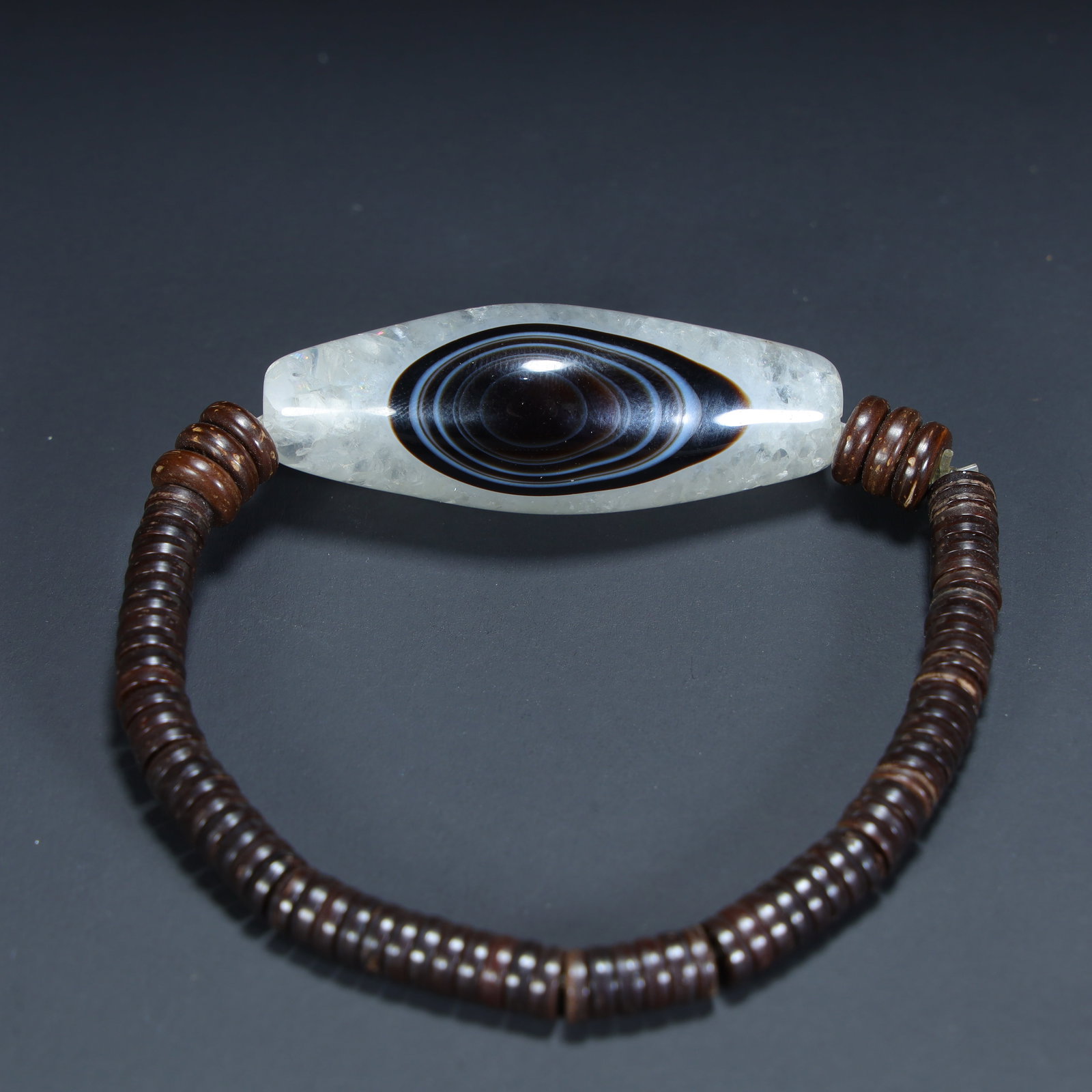 A piece of Agate: The eyes of the sky are wrapped around silk agate SIZE: L:5.4cm W:2.2cm W:34g (The Dimensions Of All Batches Are Manually Measured.If You Need More Detailed Information, Please Contact Our Customer Se