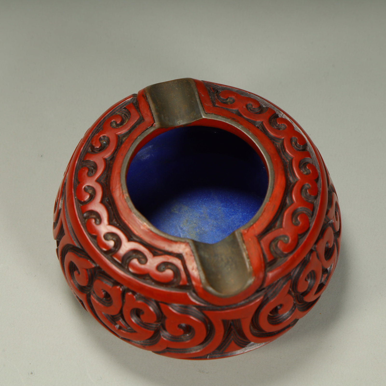 A red entwined study set - 13