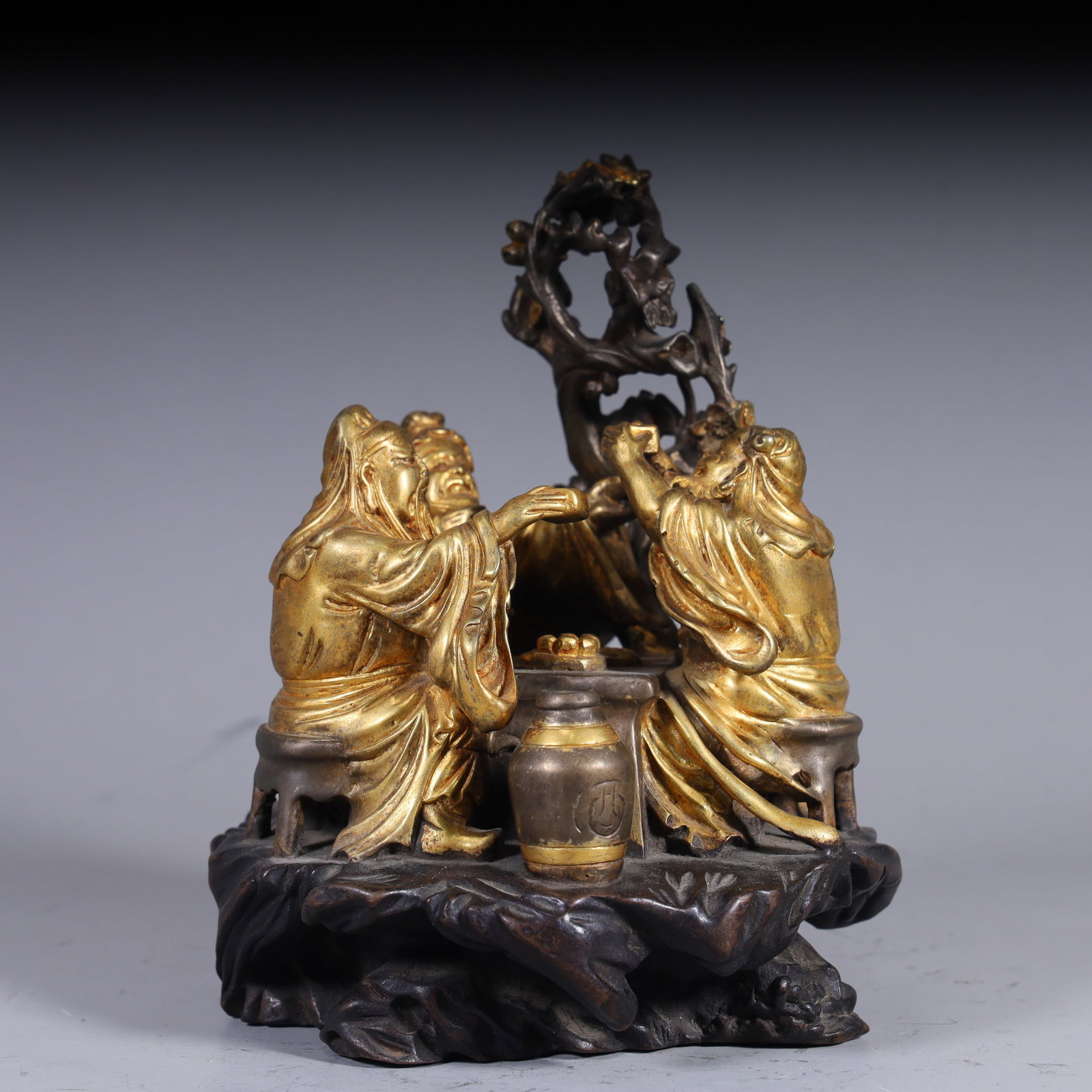 A Qing Dynasty copper gilt "Taoyuan Three Knots" ornament: Qing Dynasty copper-gilt "Taoyuan Three Righteousness" ornaments SIZE: H:17.5cm L:13cm W:13cm W:2.7kg (The Dimensions Of All Batches Are Manually Measured.If You Need More Detailed Information,