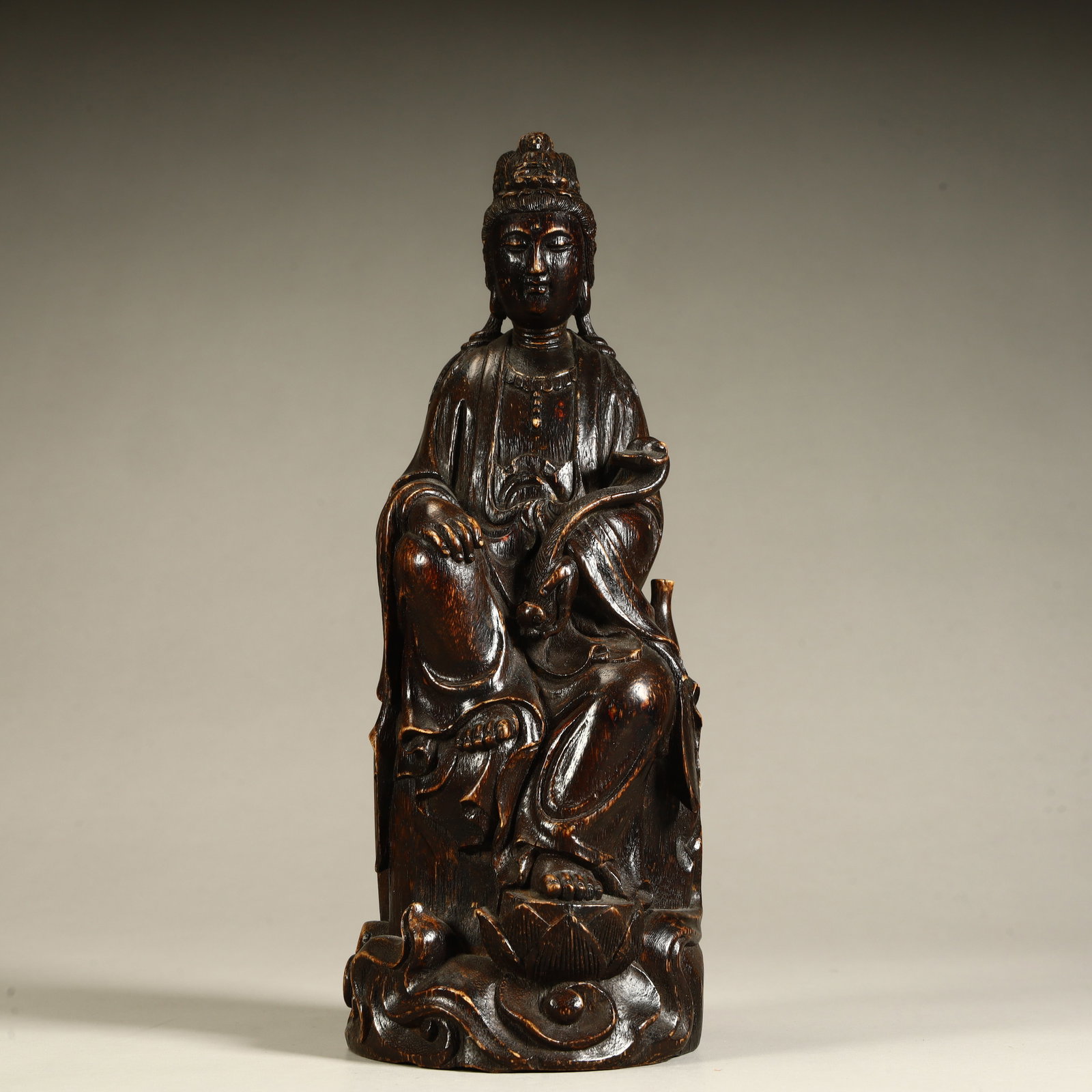 A Qing Dynasty agarwood carved double beast pen holder: Qing Dynasty agarwood carving double beast pen holder size SIZE: H:20.5cm L:7.5cm W:7.5cm W:174.5g (The Dimensions Of All Batches Are Manually Measured.If You Need More Detailed Information, Please