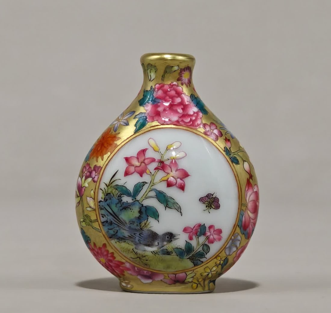 A piece of Yongzheng year of the Qing Dynasty made pink enamel color gold background flower picture: The Yongzheng Year of the Qing Dynasty made pink enamel colored gold background flower picture window flower and bird pattern snuff bottle SIZE: H:6cm D:5cm (The Dimensions Of All Batches Are Manually
