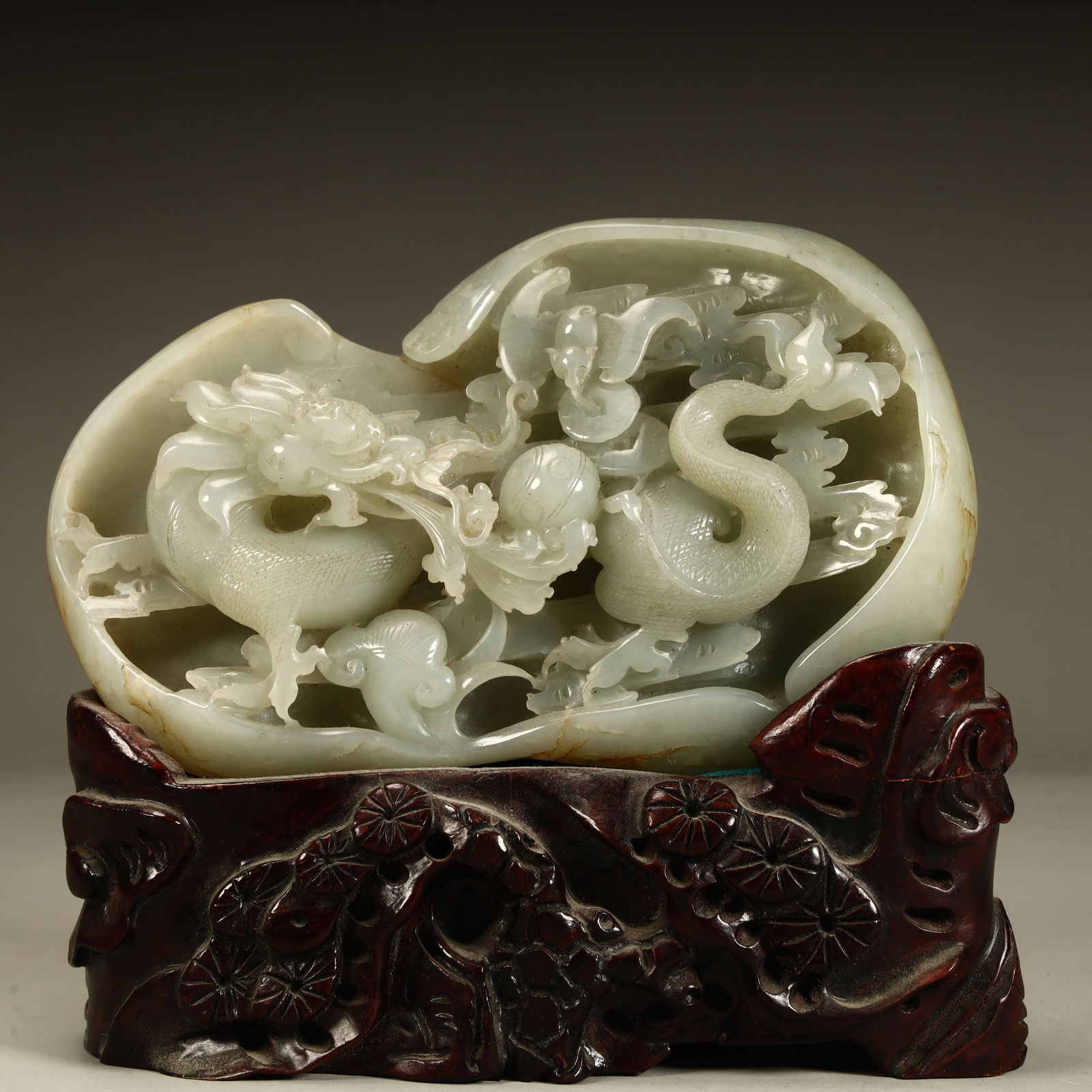 A Qing Dynasty Hetian white jade ornament (1 of 8)
