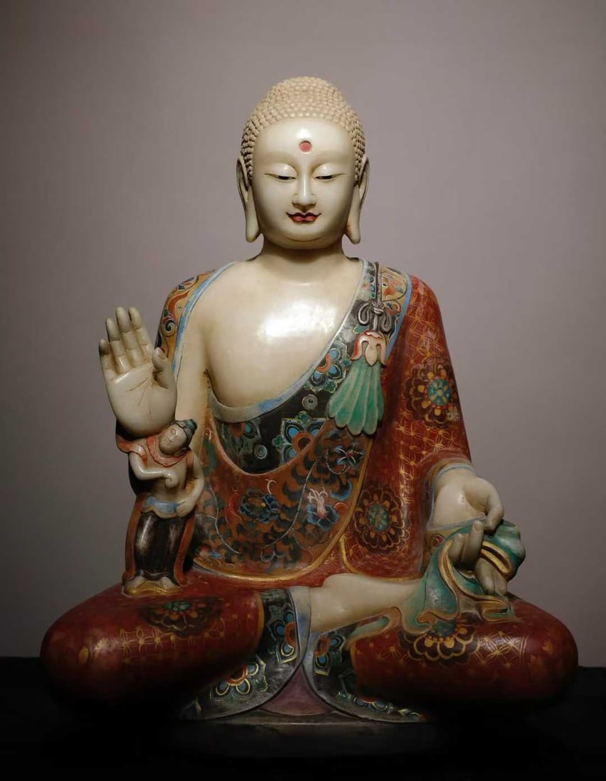 A white jade painted Buddha statue of the Northern Qi Dynasty (1 of 9)