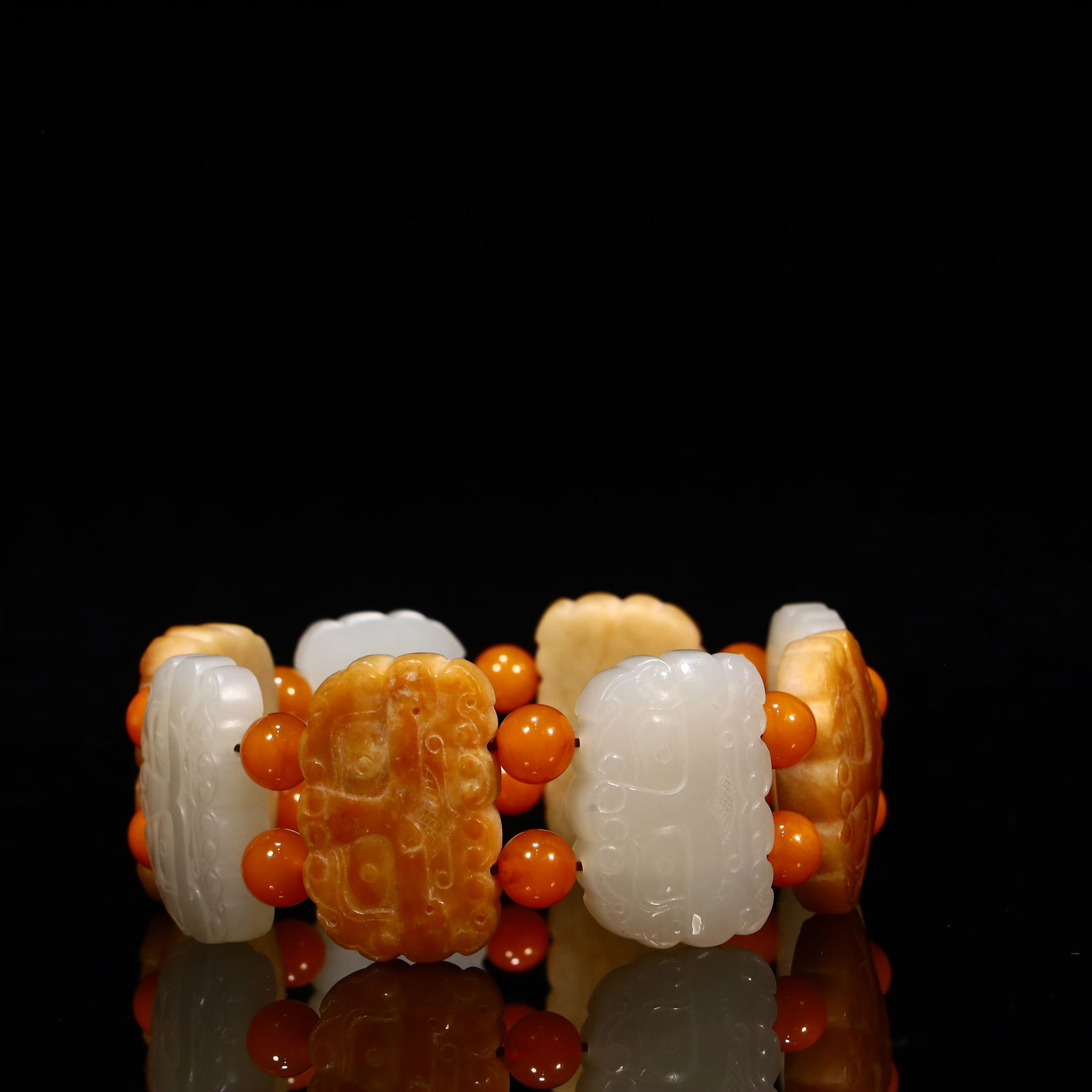 A Hetian jade gluttonous pattern bracelet (1 of 6)