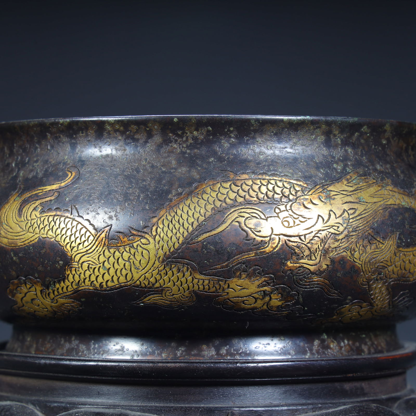 A Qing Dynasty copper wrong gold dragon pattern aromatherapy - 9
