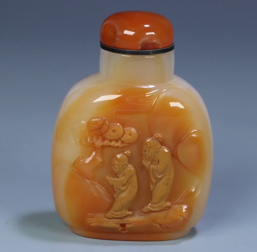 A late Qing dynasty agate pretty color carving Gao Shi imitation fairy pattern snuff bottle (1 of 9)