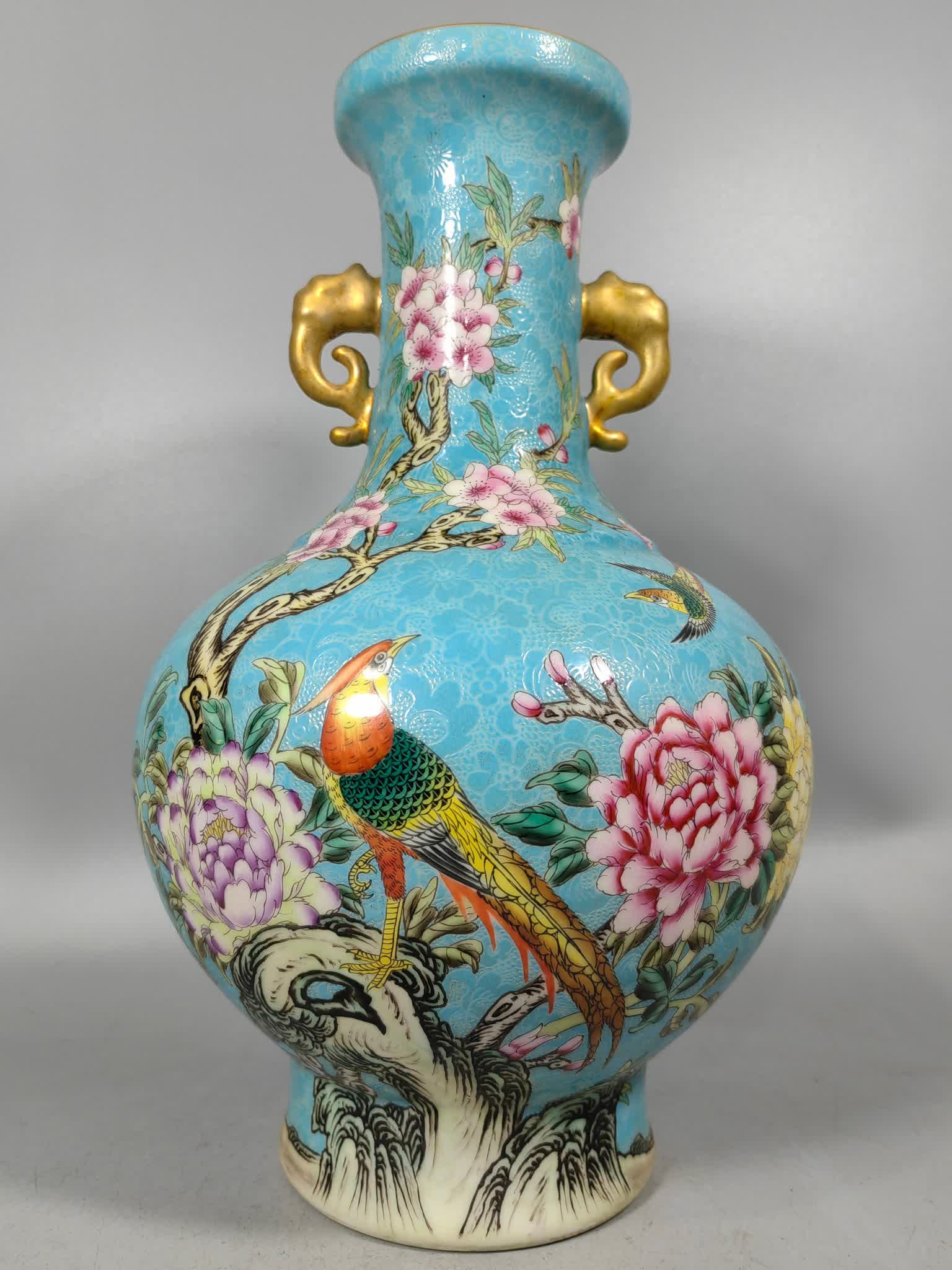 A picture of Zhang Wenyue of the Qing Dynasty picking flowers and birds with both ears: Qing Dynasty Zhang Wenyue picked flowers and birds picture both ears SIZE: H:33.3cm W:31cm (The Dimensions Of All Batches Are Manually Measured.If You Need More Detailed Information, Please Contact Ou