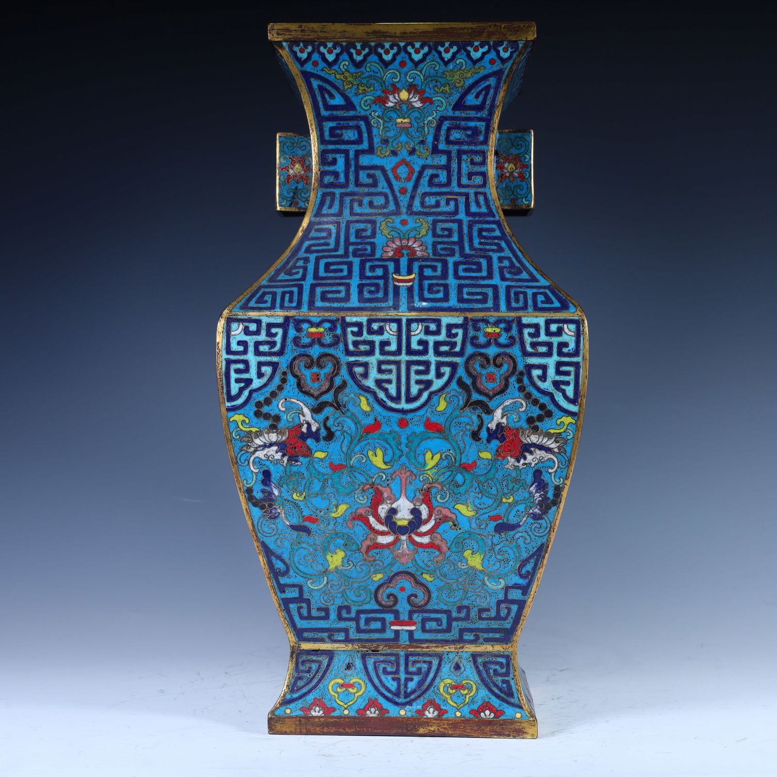 A Qing Dynasty cloisonné cloisonné enamel orthorhombic bottle: Qing Dynasty cloisonné cloisonné enamel orthorhombic bottle SIZE: H:39cm W:19.5cm W:4.9kg (The Dimensions Of All Batches Are Manually Measured.If You Need More Detailed Information, Please Contact O