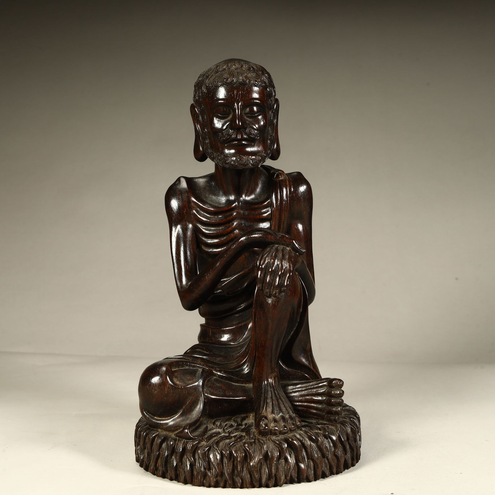 A Qing Dynasty fine rosewood arhat ornament (1 of 10)