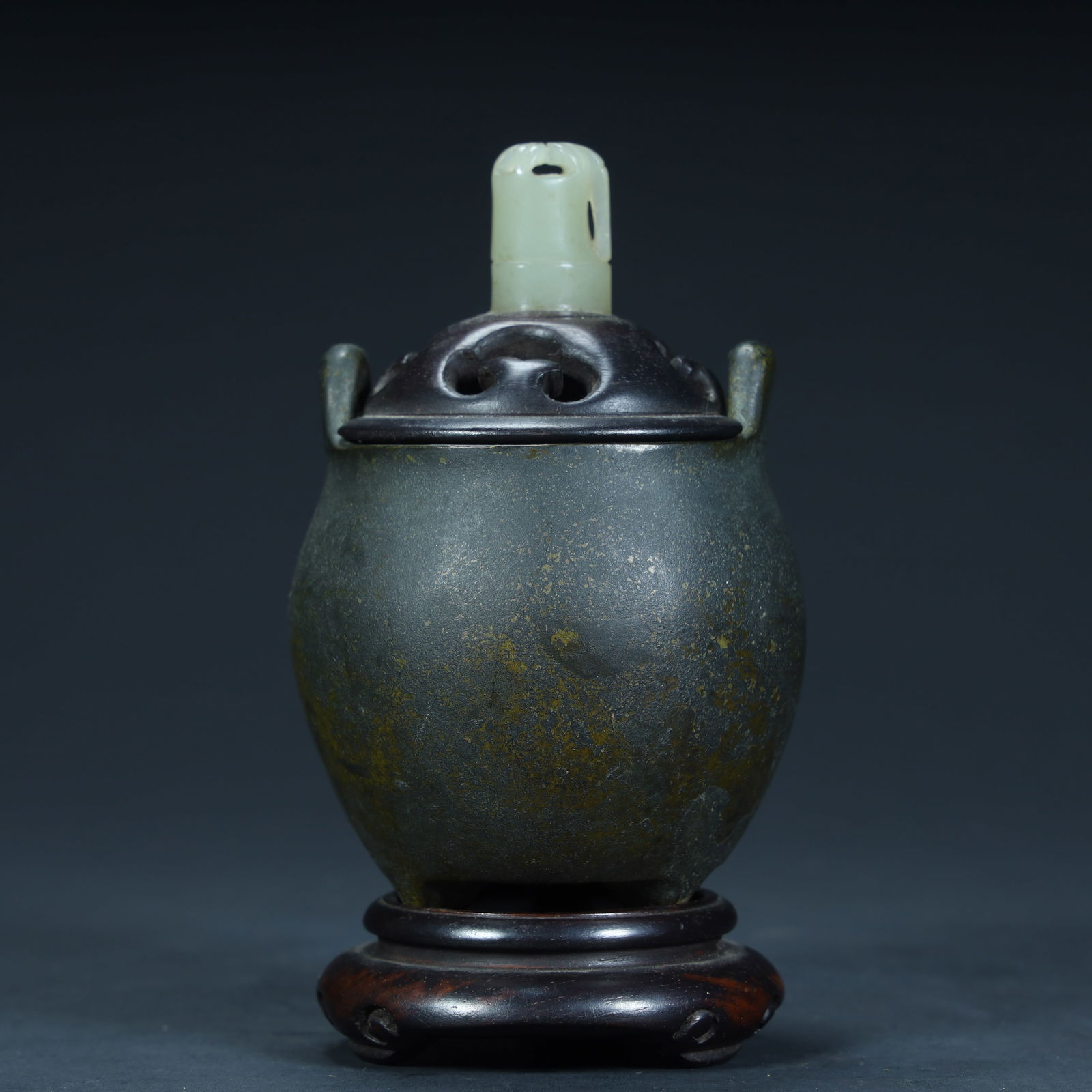 A Qing Dynasty copper tea powder glazed three-legged aromatherapy stove: Qing Dynasty copper tea powder glazed three-legged aromatherapy stove SIZE: H:12cm L:6.5cm W:6.5cm W:388g (The Dimensions Of All Batches Are Manually Measured.If You Need More Detailed Information,