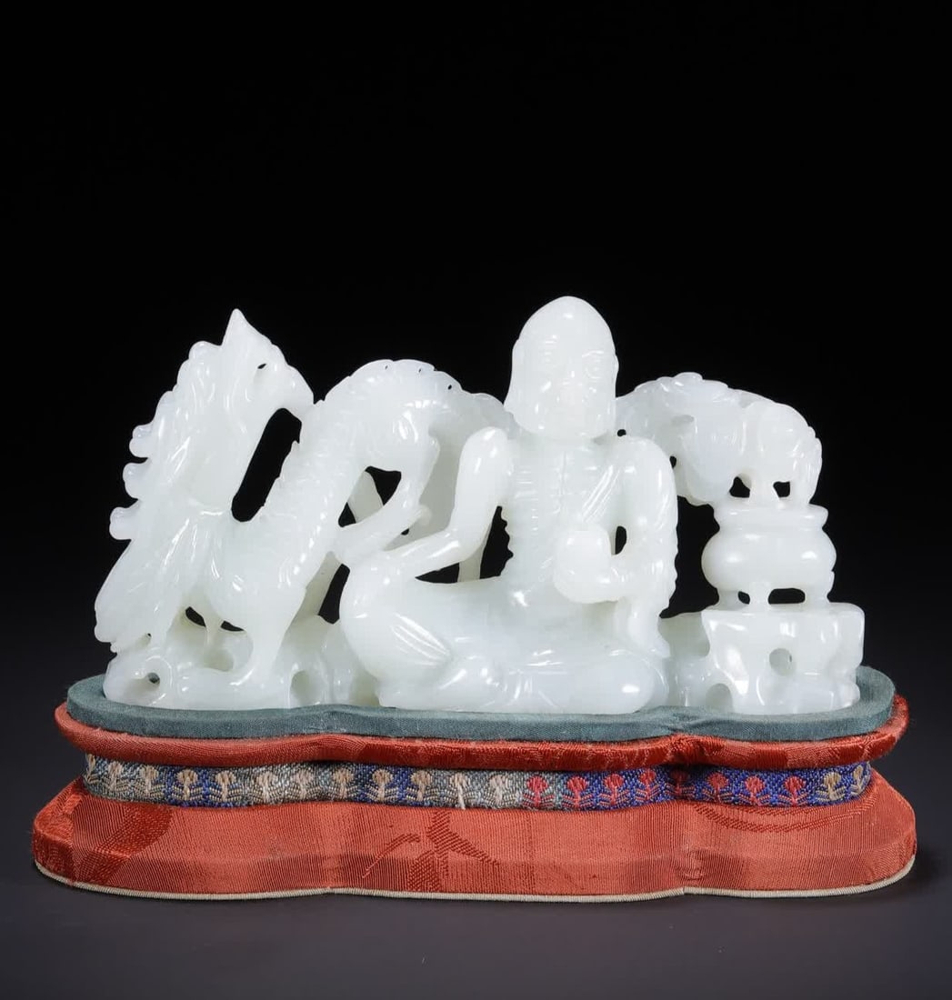 A Qing Dynasty jade dragon arhat ornament: Qing Dynasty jade dragon arhat ornament SIZE: 13.2x3.2x7.2cm W:264.6g (The Dimensions Of All Batches Are Manually Measured.If You Need More Detailed Information, Please Contact Our Customer Service