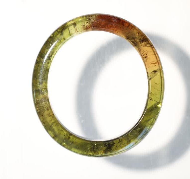 A Qing Dynasty two-color tourmaline concubine bracelet: Qing Dynasty two-color tourmaline concubine bracelet SIZE: Inner diameter 53.5mm Strip thickness 1.06cm T: 0.85cm (The Dimensions Of All Batches Are Manually Measured.If You Need More Detailed Informa
