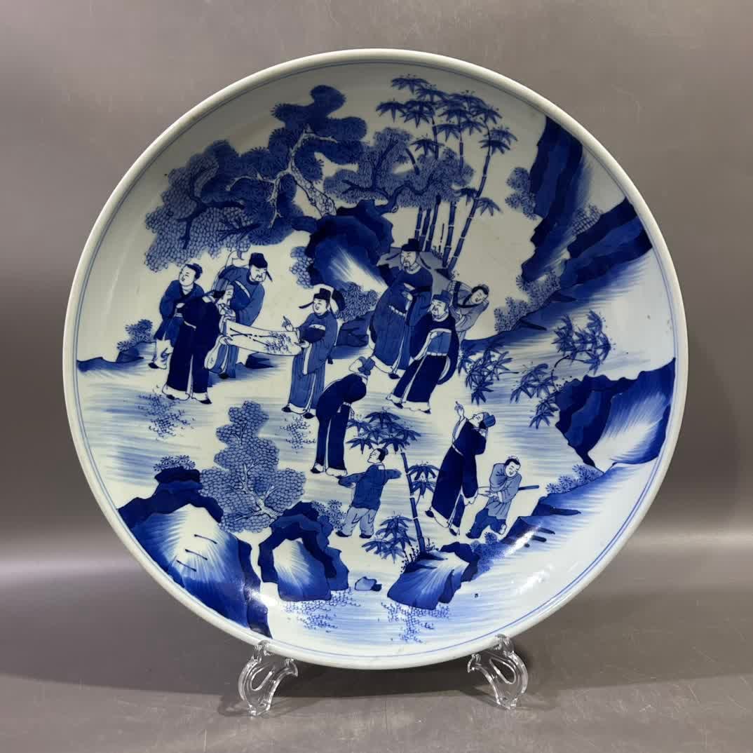 A blue and white figure plate of the Qing Kangxi Dynasty (1 of 9)