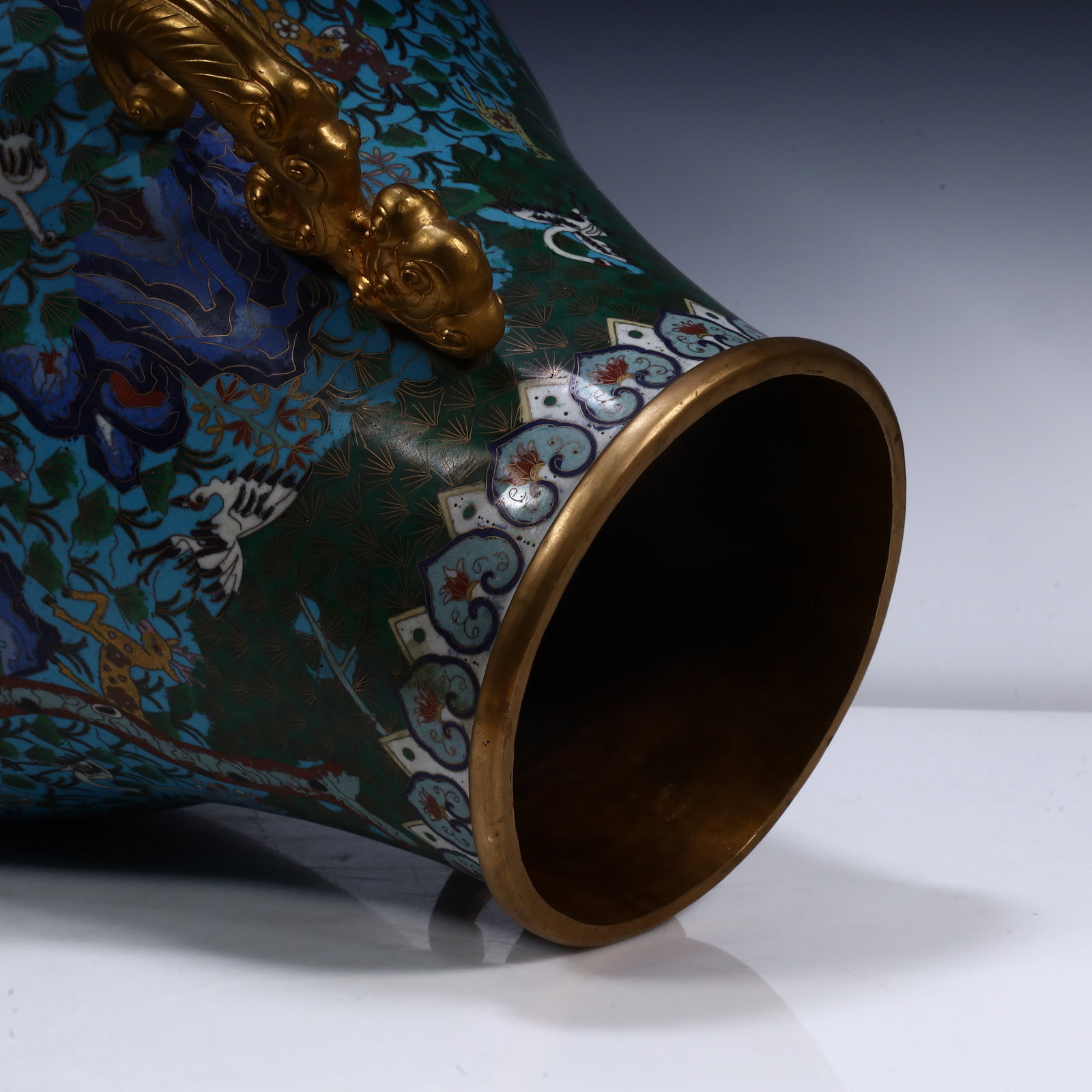 A cloisonné cloud dragon venerable - 8