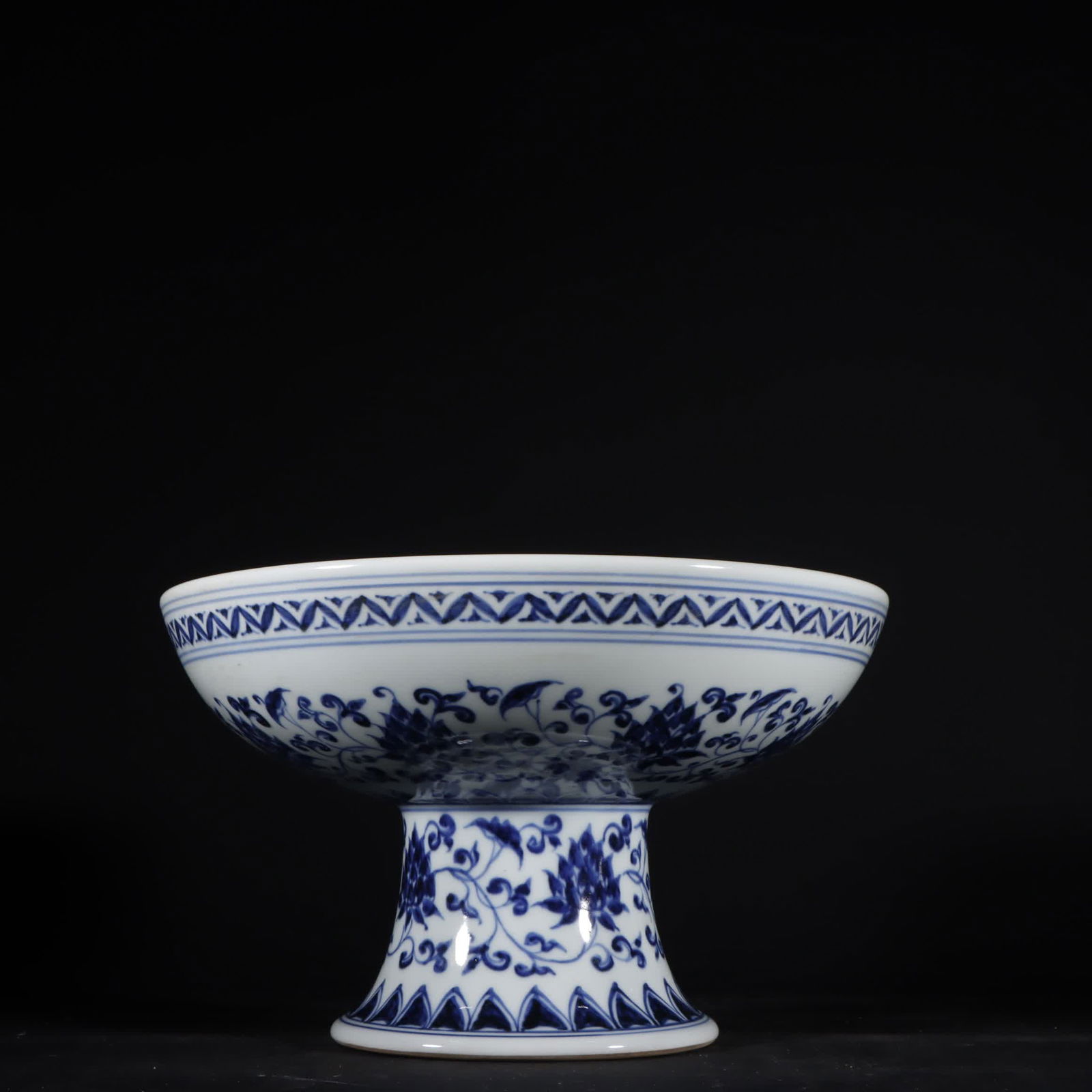 A Qing Dynasty entwined lotus-patterned high-footed fruit plate: Qing Dynasty entwined lotus pattern high-footed fruit plate SIZE: H:13cm W:22cm (The Dimensions Of All Batches Are Manually Measured.If You Need More Detailed Information, Please Contact Our Customer