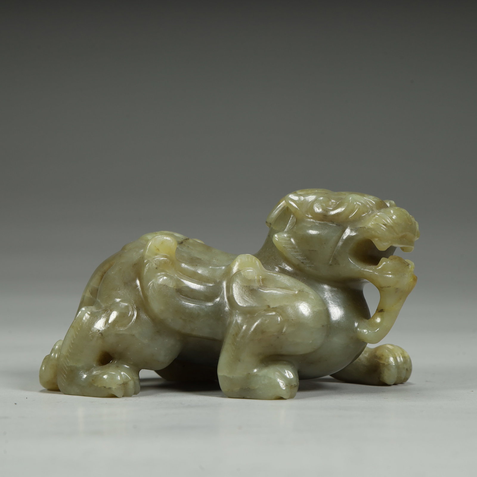 A Hetian jade ornament to ward off evil spirits (1 of 10)
