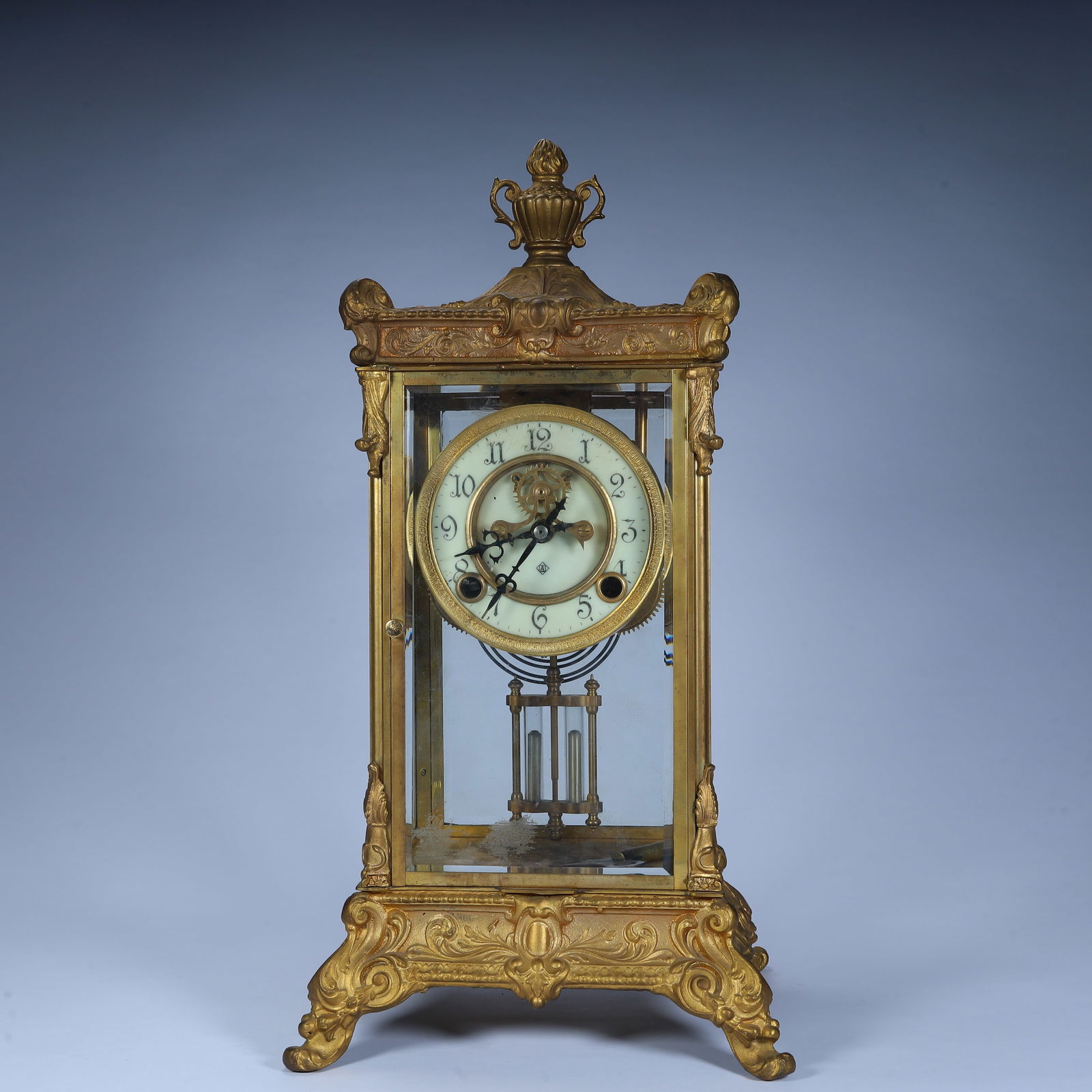 A copper-gilt Western table clock in the Qing Dynasty (1 of 10)