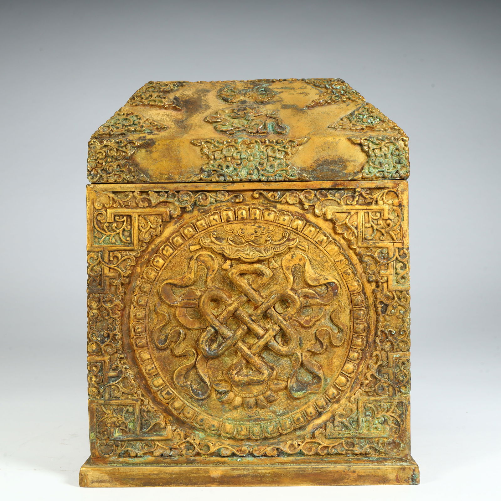 A gilded treasure box of Tibetan Buddhism (1 of 10)