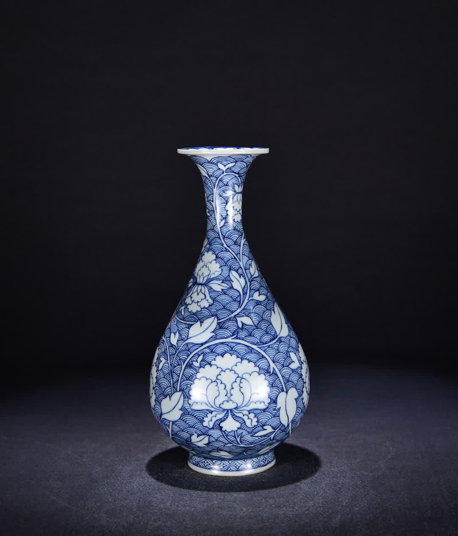 A Yuan Dynasty blue and white entwined peony pattern jade pot spring vase: Yuan Dynasty blue and white entwined peony pattern jade pot spring vase SIZE: H:31cm W:15cm (The Dimensions Of All Batches Are Manually Measured.If You Need More Detailed Information, Please
