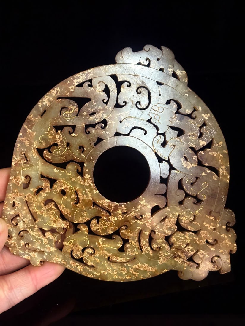 A Han Dynasty jade yin engraved dragon and phoenix jade (1 of 9)