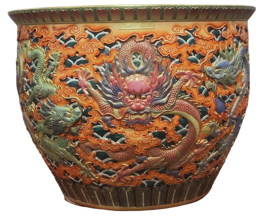 A piece of Qing Qianlong carved Kowloon vat: Qing Qianlong carved Kowloon large tank SIZE: H: 66cm mouthD:86cm bottom 53cm (The Dimensions Of All Batches Are Manually Measured.If You Need More Detailed Information, Please Contact Our Customer Se