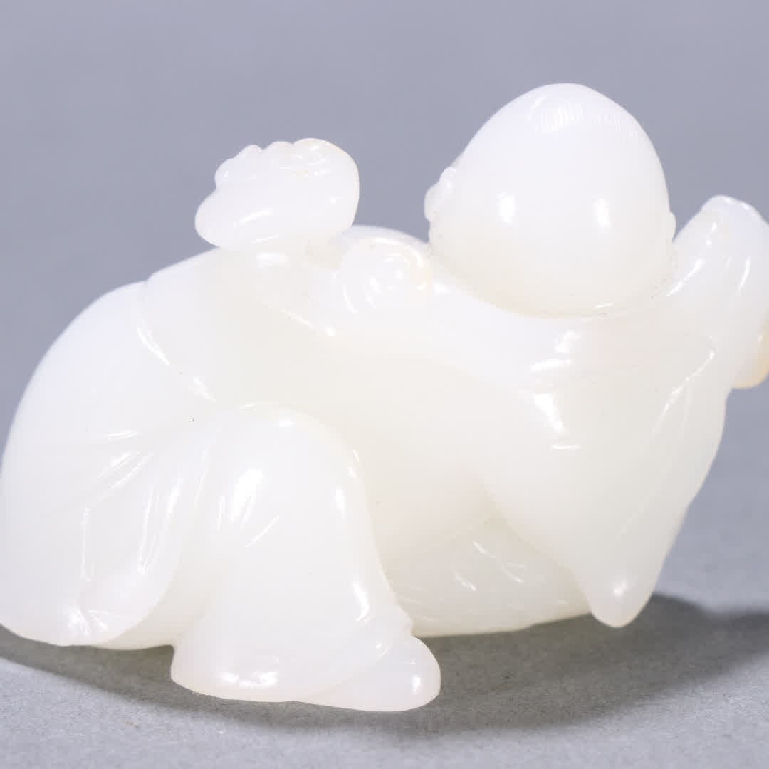 A Qing Dynasty Hetian jade boy carving - 5