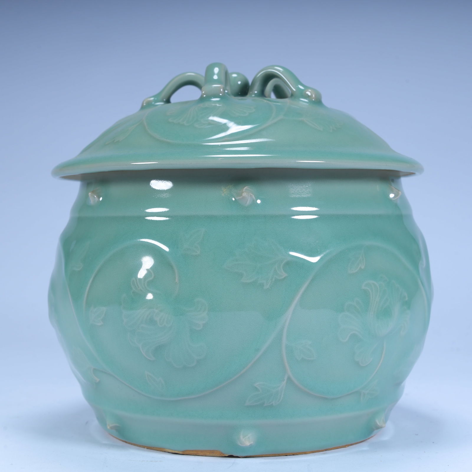 A Qing Dynasty pink celadon carved lid jar (1 of 12)