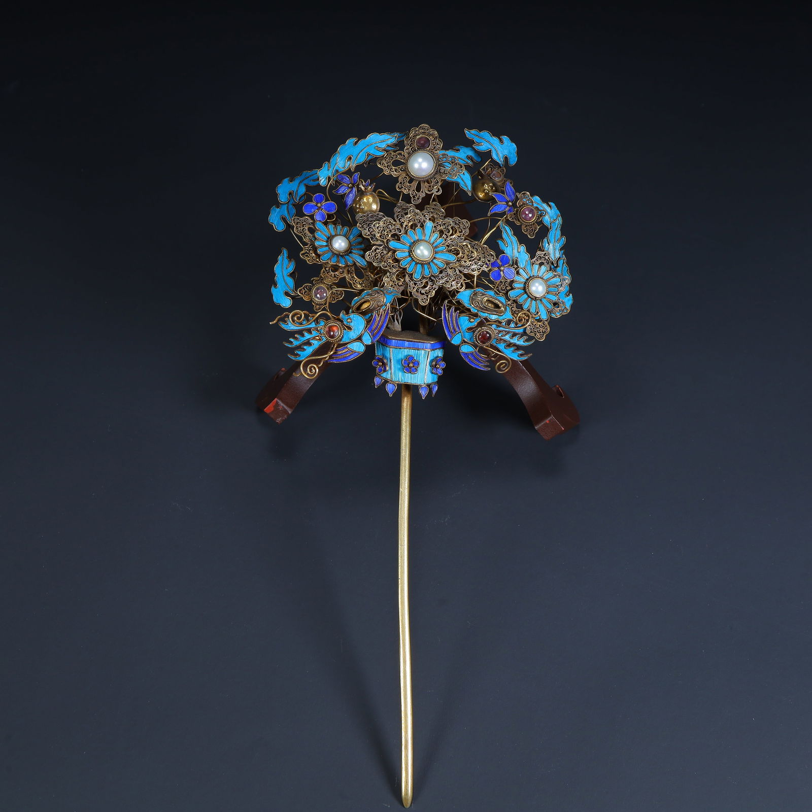 A Qing Dynasty emerald inlaid treasure phoenix pattern hairpin (1 of 9)