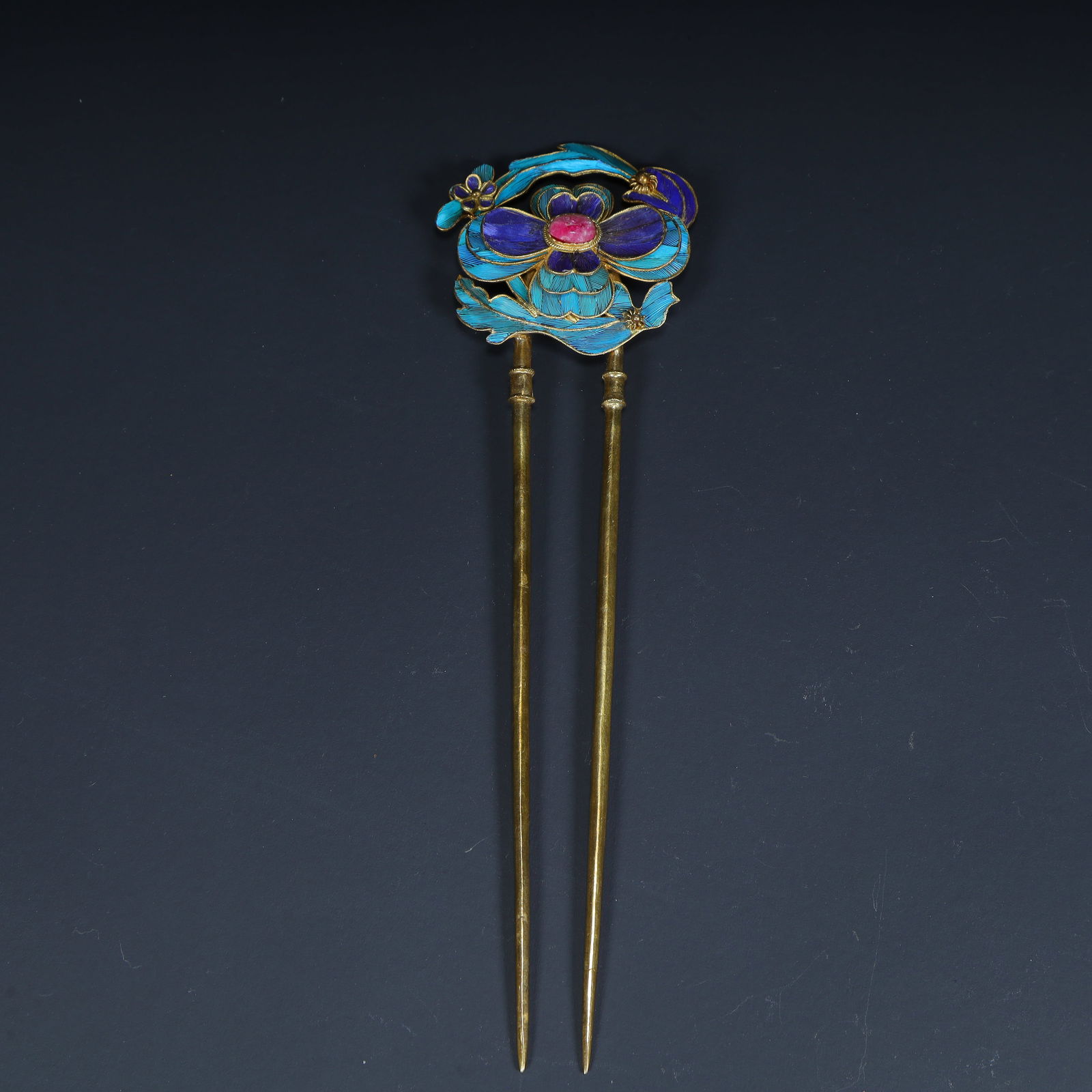 A Qing Dynasty blue inlaid treasure flower pattern double-stranded hairpin: Qing Dynasty burned blue inlaid treasure flower pattern double-strand hairpin SIZE: L:16cm W:4.5cm W:27.5g (The Dimensions Of All Batches Are Manually Measured.If You Need More Detailed