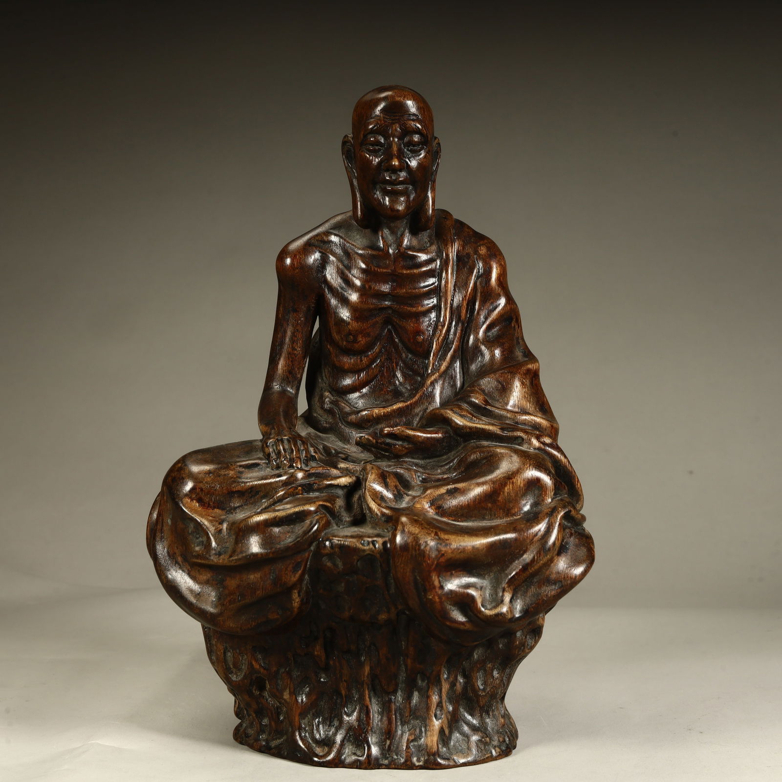 A piece of Qing Dynasty fine agarwood arhat ornament: Qing Dynasty fine agarwood arhat ornaments SIZE: H:24cm L:15.5cm W:11.5cm W:509g (The Dimensions Of All Batches Are Manually Measured.If You Need More Detailed Information, Please Contact Our Customer