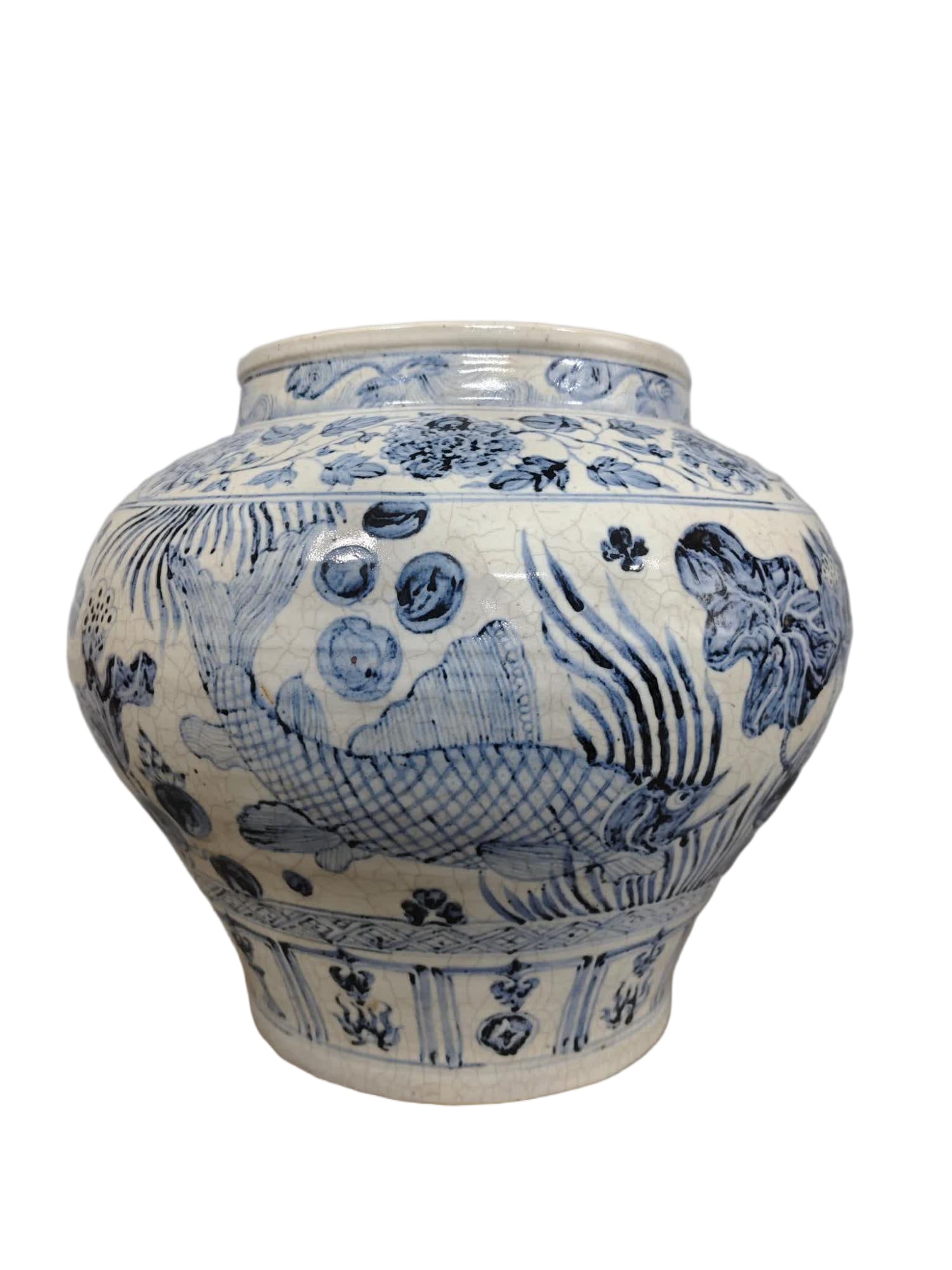 A large jar of mackerel algae pattern in the Ming Dynasty: Ming Dynasty blue and white fish algae pattern large jar SIZE: H:30cm W:27cm (The Dimensions Of All Batches Are Manually Measured.If You Need More Detailed Information, Please Contact Our Customer Ser