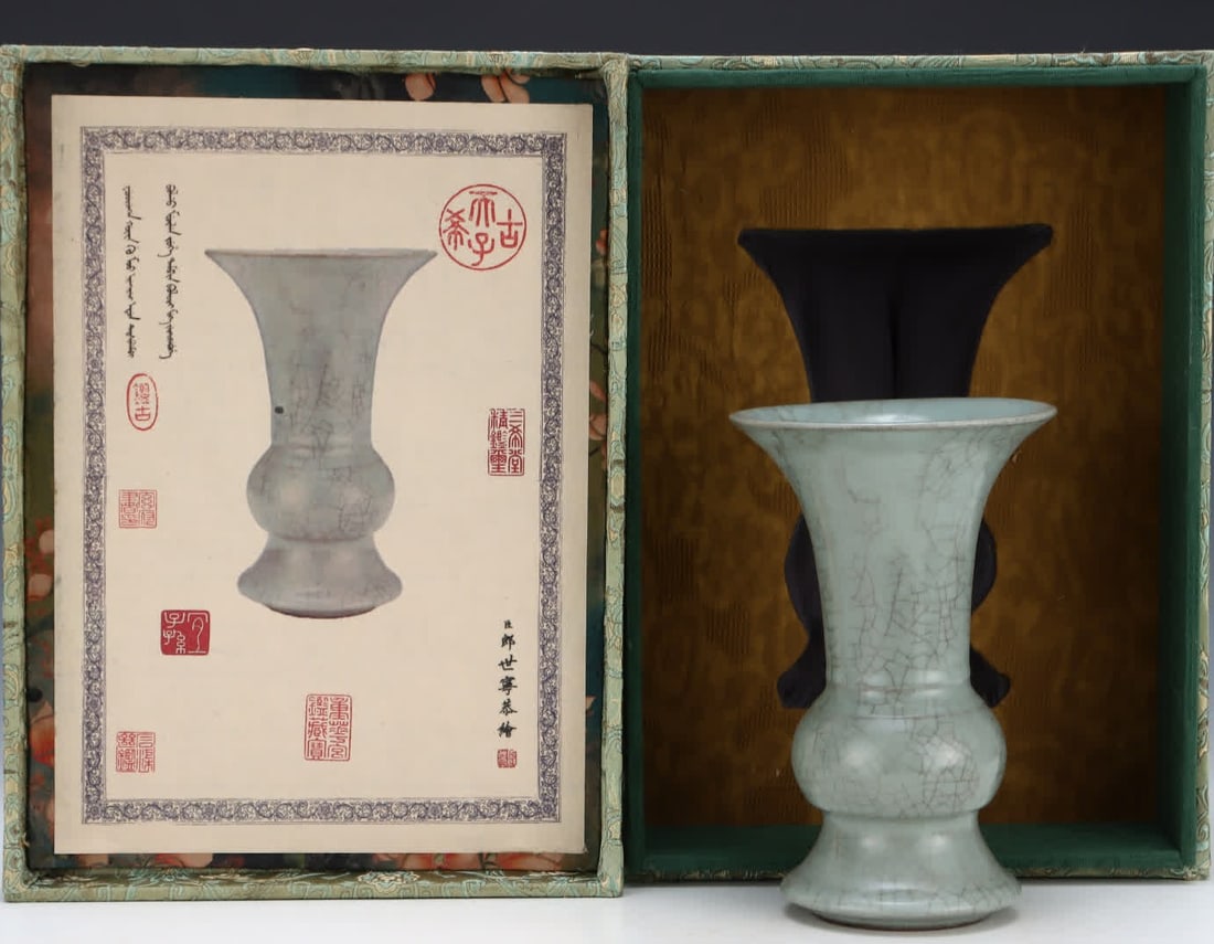 A Song official kiln gray blue glaze flower cup (1 of 8)