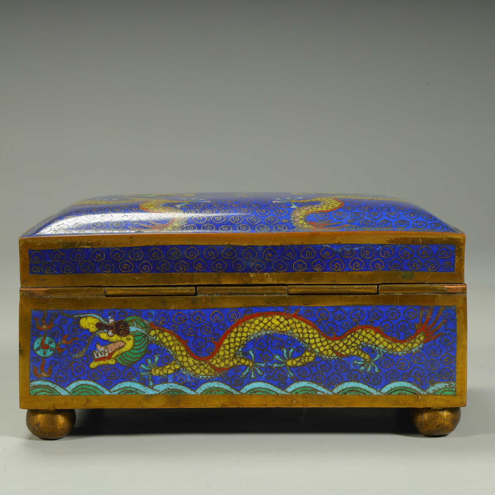 A cloisonné enamel double dragon pattern square box - 7