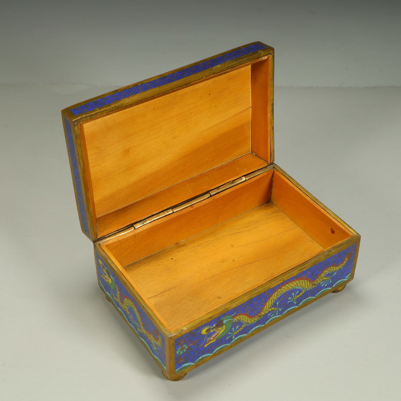 A cloisonné enamel double dragon pattern square box - 9
