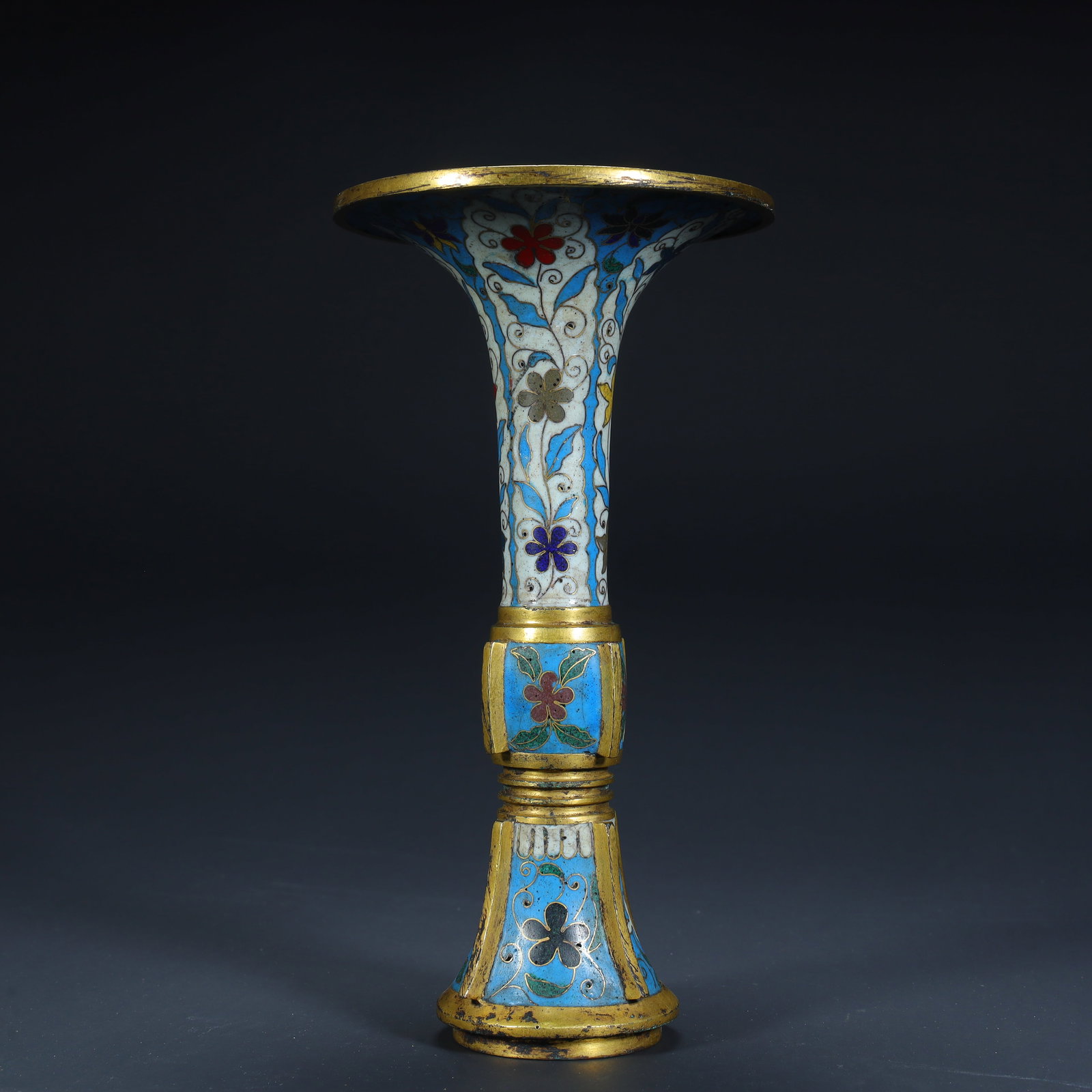 A Ming Dynasty cloisonné enamel floral cup: Ming Dynasty cloisonné enamel floral pattern cup SIZE: H:20cm L:10.4cm W:10.4cm W:480g (The Dimensions Of All Batches Are Manually Measured.If You Need More Detailed Information, Please Contact Our C
