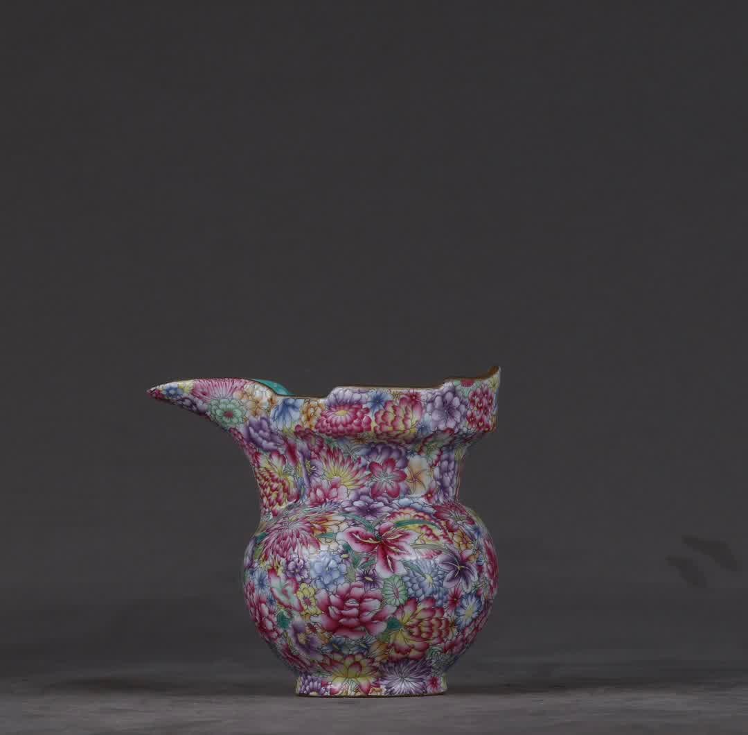 A Qing Qianlong enamel kaleidoscope fair pot: Qing Qianlong enamel kaleidoscope fair pot SIZE: H:10.6cm D:10.6cm (The Dimensions Of All Batches Are Manually Measured.If You Need More Detailed Information, Please Contact Our Customer Service Befor