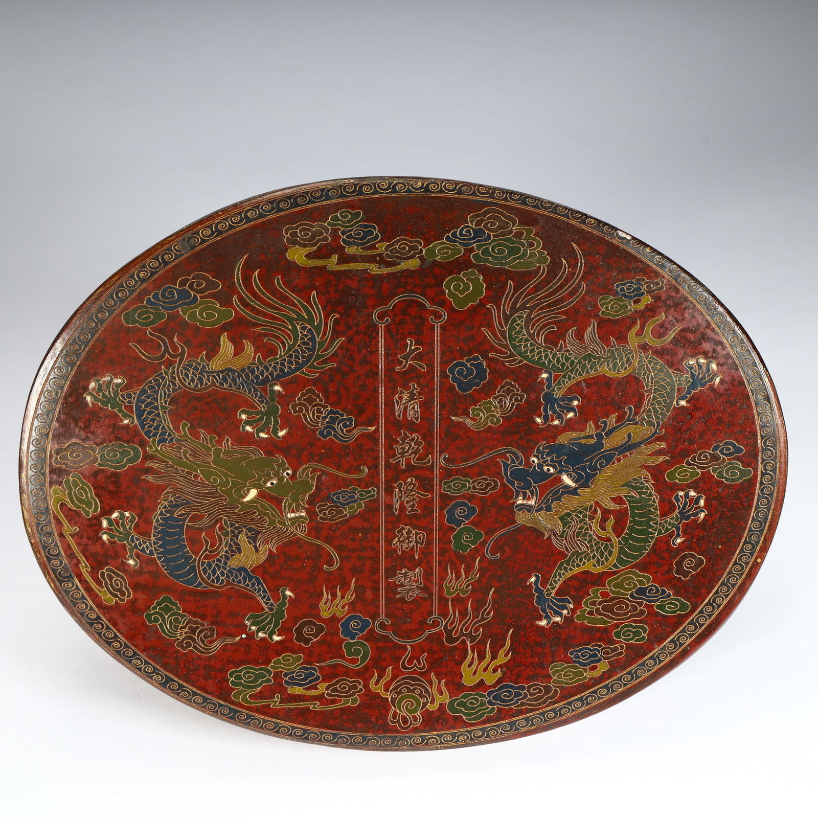 A mid-Qing Dynasty gold lacquered dragon and phoenix pattern oval lid box (1 of 9)